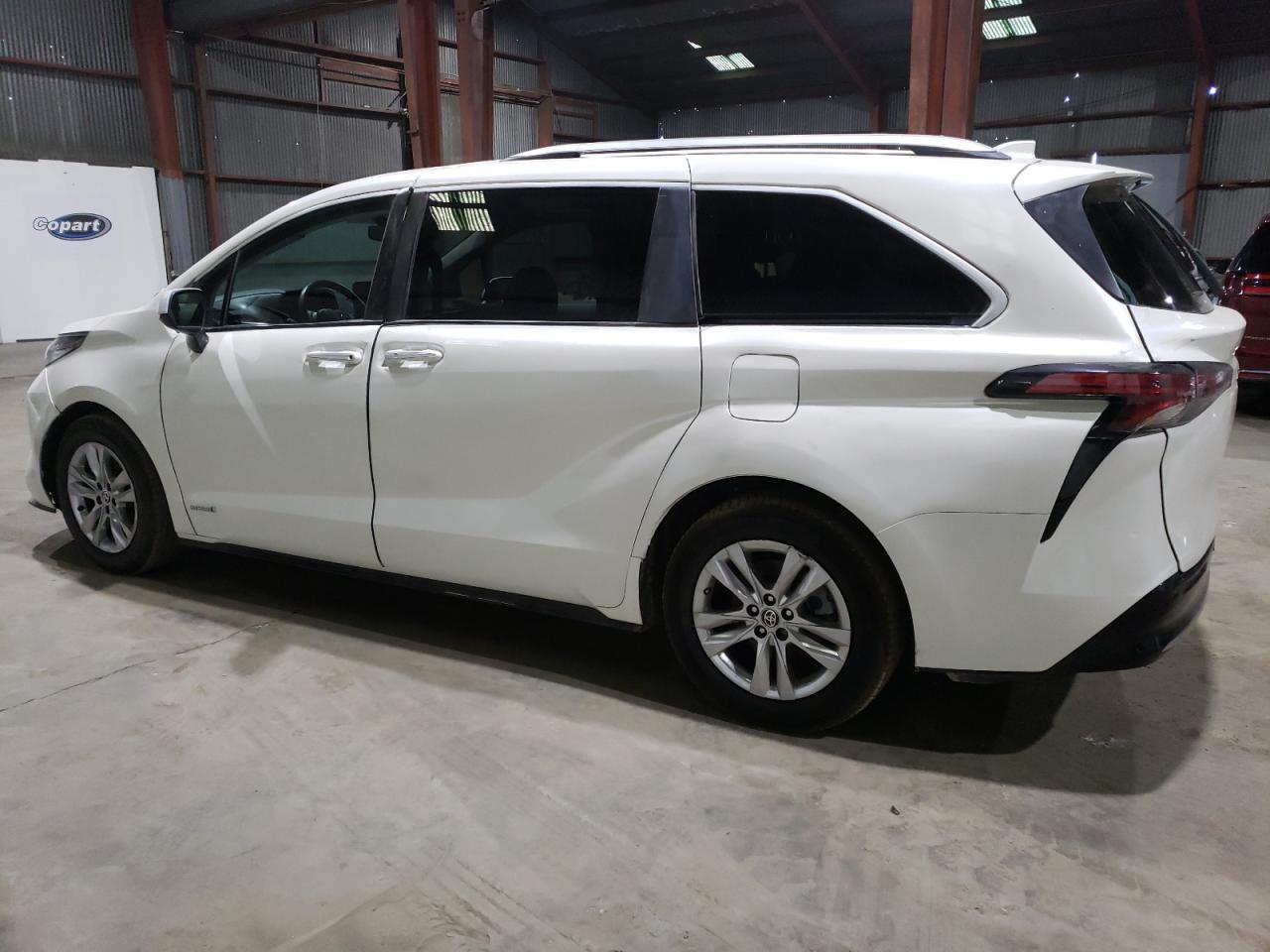 Image 2 of 2021 TOYOTA SIENNA LIMITED 2021 with VIN 5TDZRKEC8MS003095