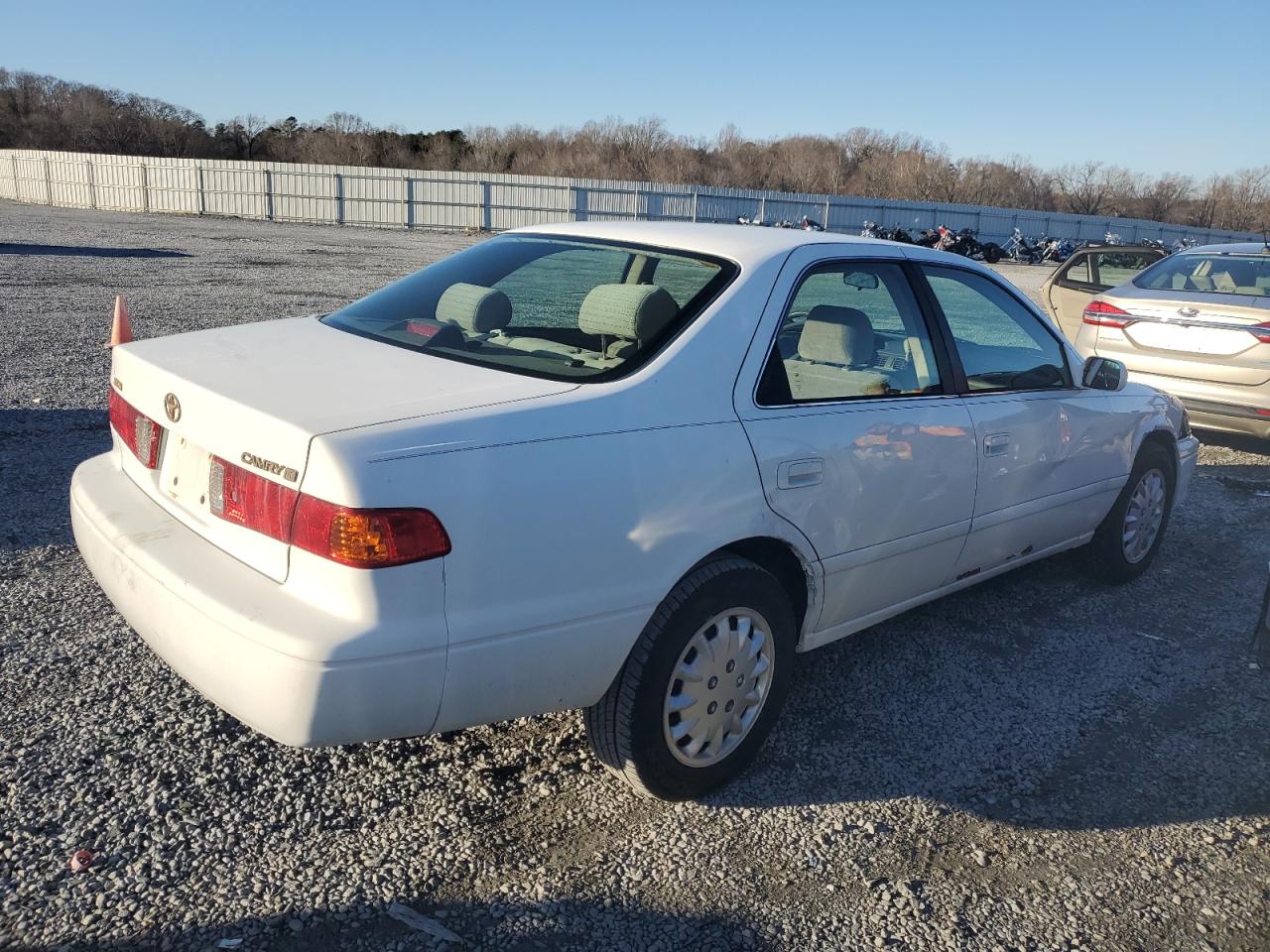 Изображение 3 2001 TOYOTA CAMRY CE 2001 с VIN 4T1BG22K71U827823