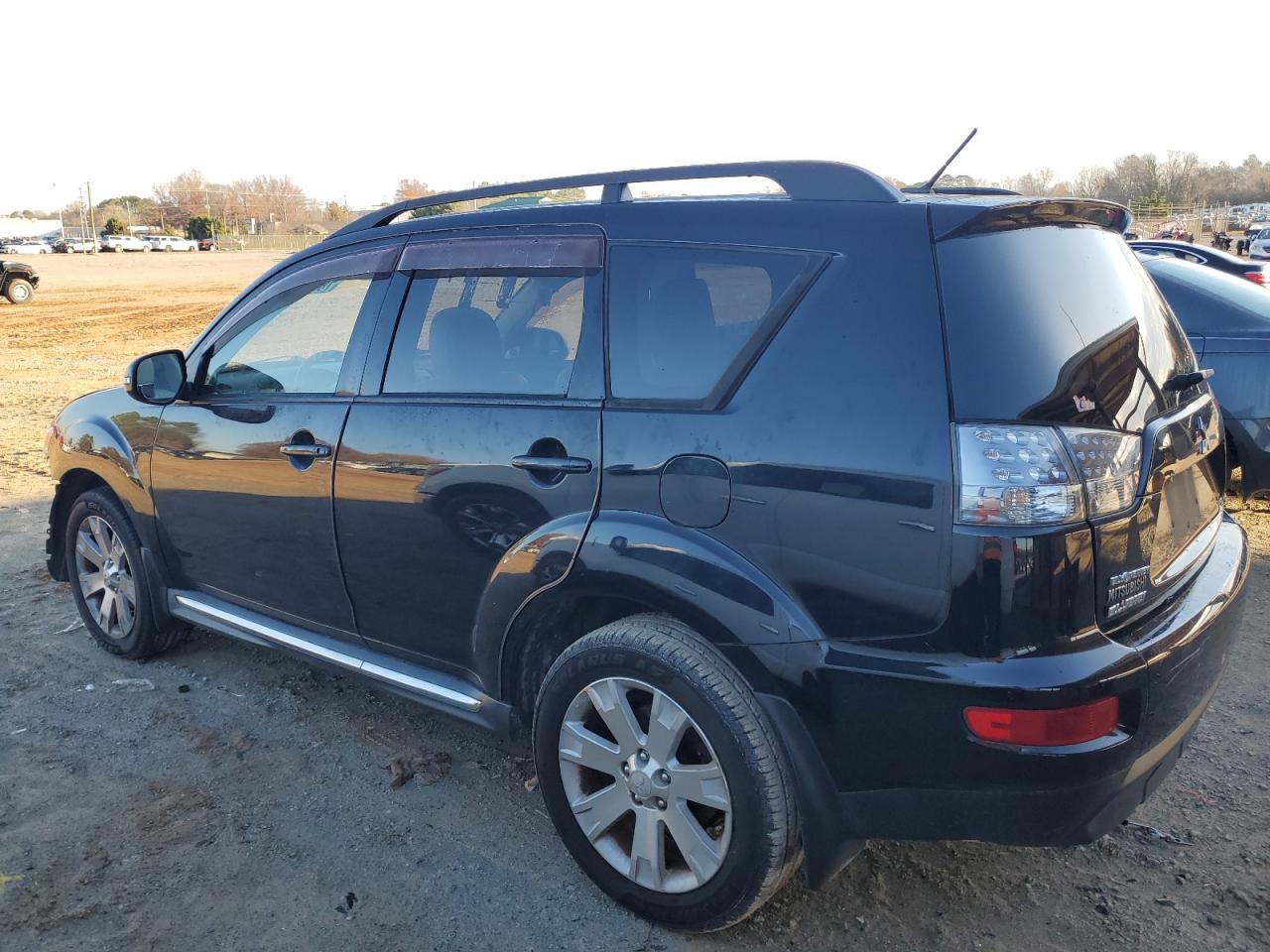 Image 2 of 2011 MITSUBISHI OUTLANDER SE 2011 with VIN JA4AS3AW3BU011955