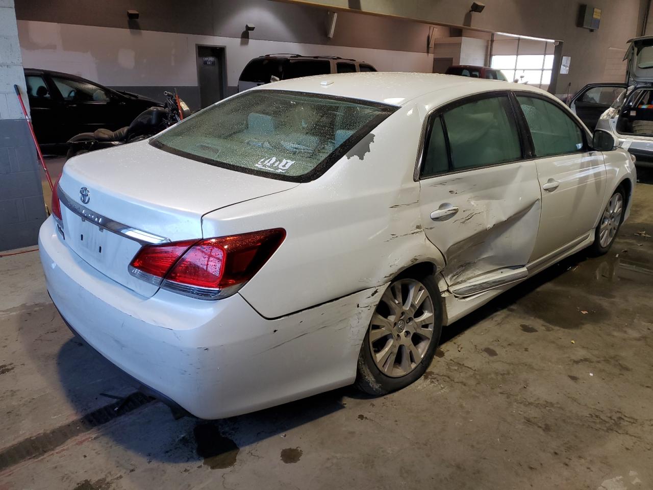 Image 3 of 2011 TOYOTA AVALON BASE 2011 with VIN 4T1BK3DB7BU405053