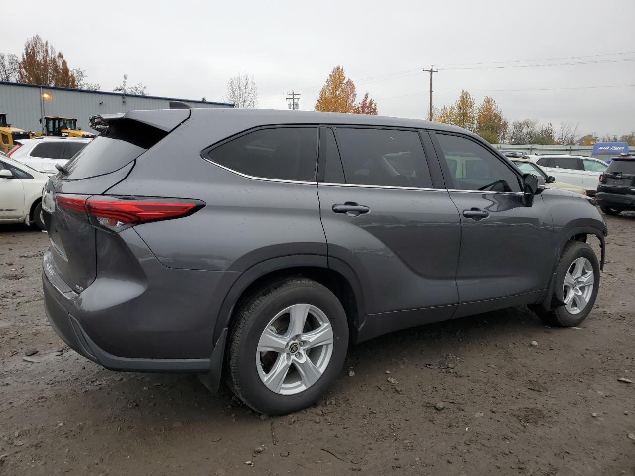 Изображение 3 2022 TOYOTA HIGHLANDER L 2022 с VIN 5TDCZRBH7NS559852