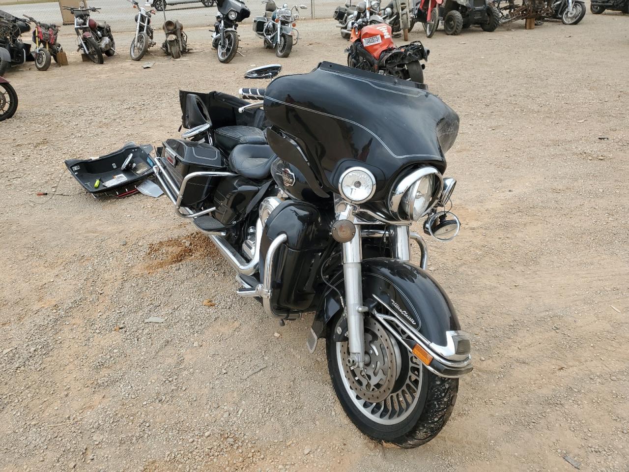 Obraz 1 z 2011 HARLEY-DAVIDSON FLHTCU  2011 z VIN 1HD1FC419BB673737