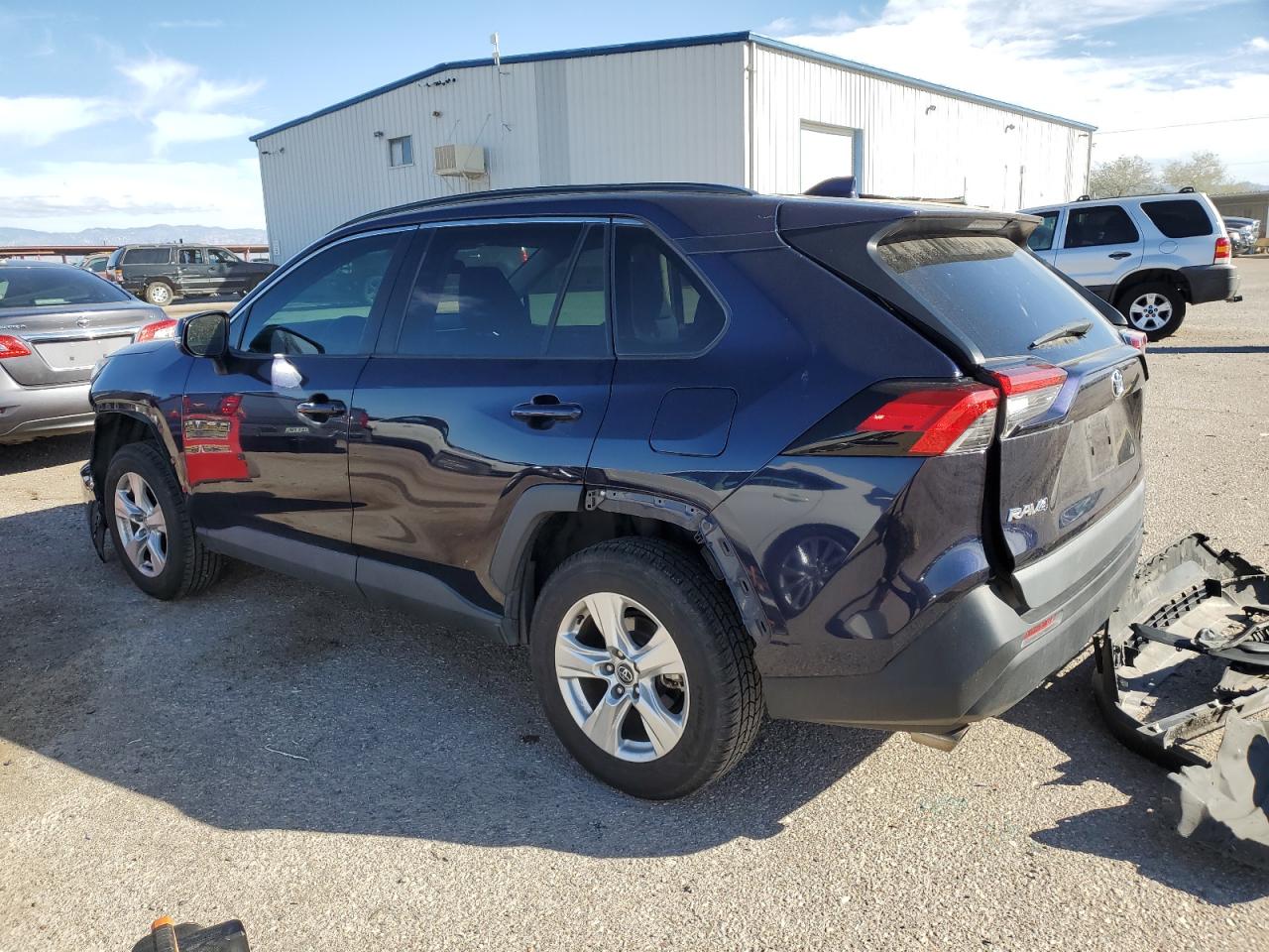 Obraz 2 z 2020 TOYOTA RAV4 XLE 2020 z VIN 2T3W1RFV7LC054038