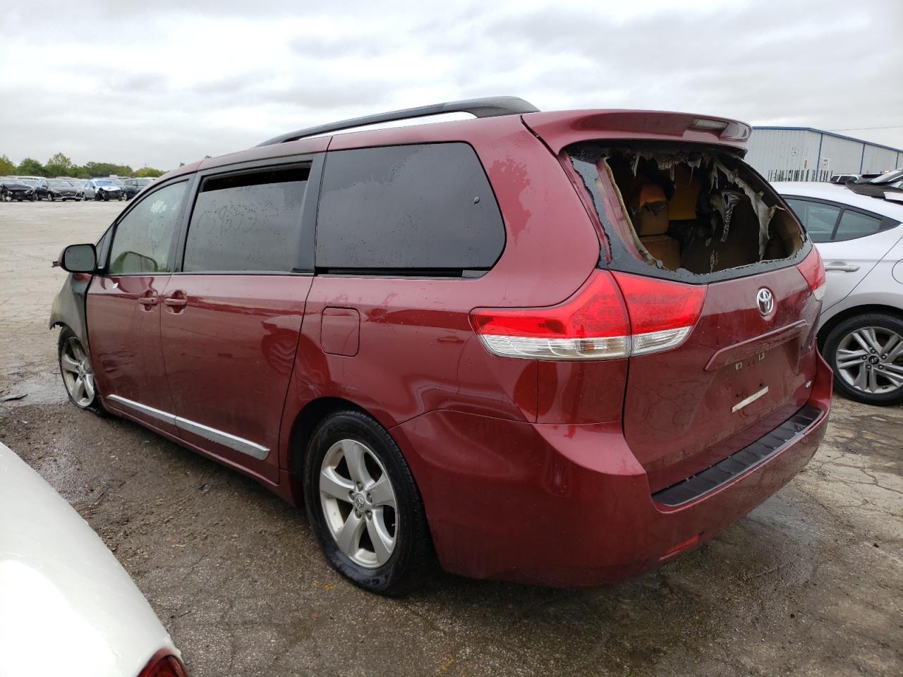 Obraz 2 z 2013 TOYOTA SIENNA LE 2013 z VIN 5TDKK3DC8DS309923
