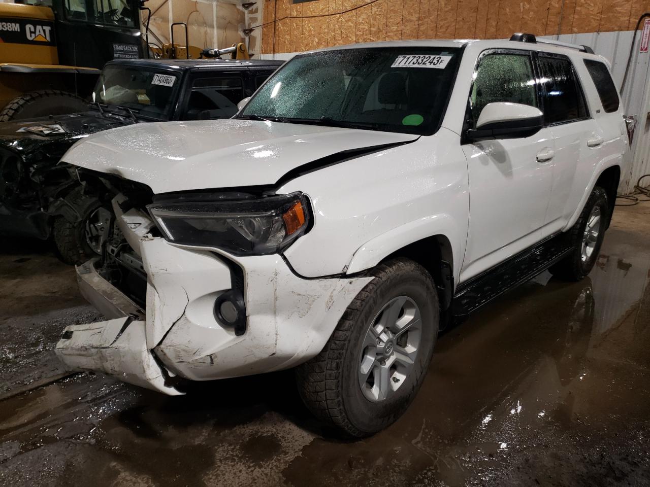 Изображение 1 2019 TOYOTA 4RUNNER SR5 2019 с VIN JTEBU5JR2K5647573