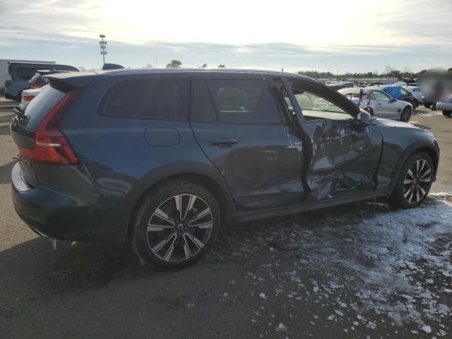 Image 3 of 2021 VOLVO V60 CROSS COUNTRY T5 MOMENTUM 2021 with VIN YV4102WK5M1067652