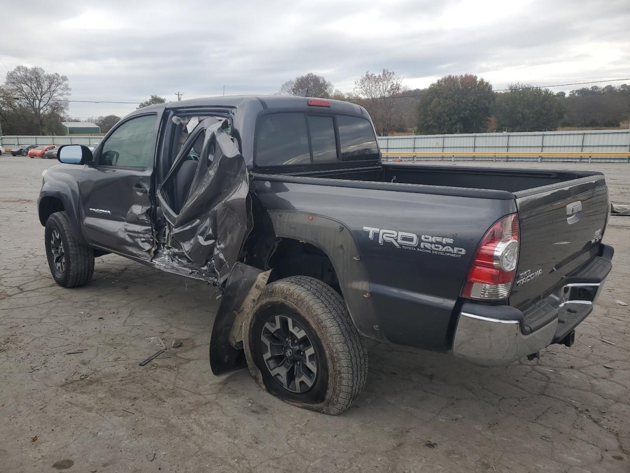 Obraz 2 z 2015 TOYOTA TACOMA DOUBLE CAB 2015 z VIN 5TFLU4EN5FX121751