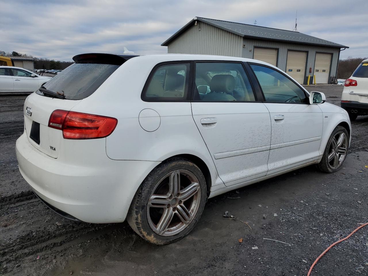 Image 3 of 2012 AUDI A3 PREMIUM 2012 with VIN WAUBJAFM3CA078001