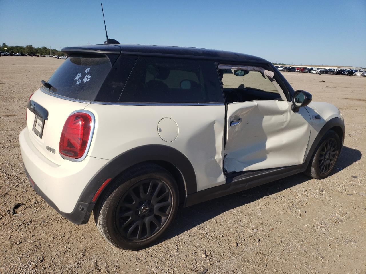 Image 3 of 2021 MINI COOPER  2021 with VIN WMWXR3C06M2N97907