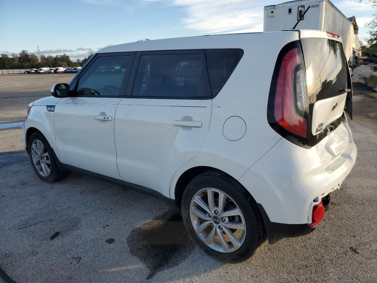 Image 2 of 2018 KIA SOUL + 2018 with VIN KNDJP3A52J7551440