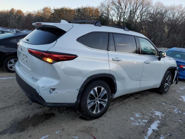 Obraz 3 z 2022 TOYOTA HIGHLANDER XLE 2022 z VIN 5TDGZRBH3NS252647