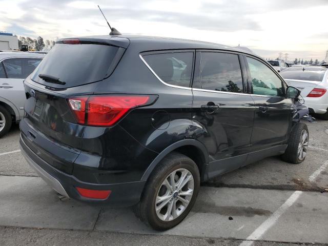 Image 3 of 2019 FORD ESCAPE SE 2019 with VIN 1FMCU0G90KUB13380