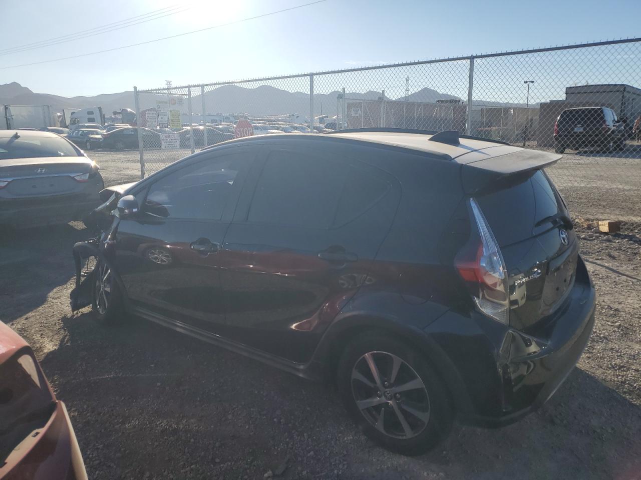 Изображение 2 2018 TOYOTA PRIUS C  2018 с VIN JTDKDTB30J1606464
