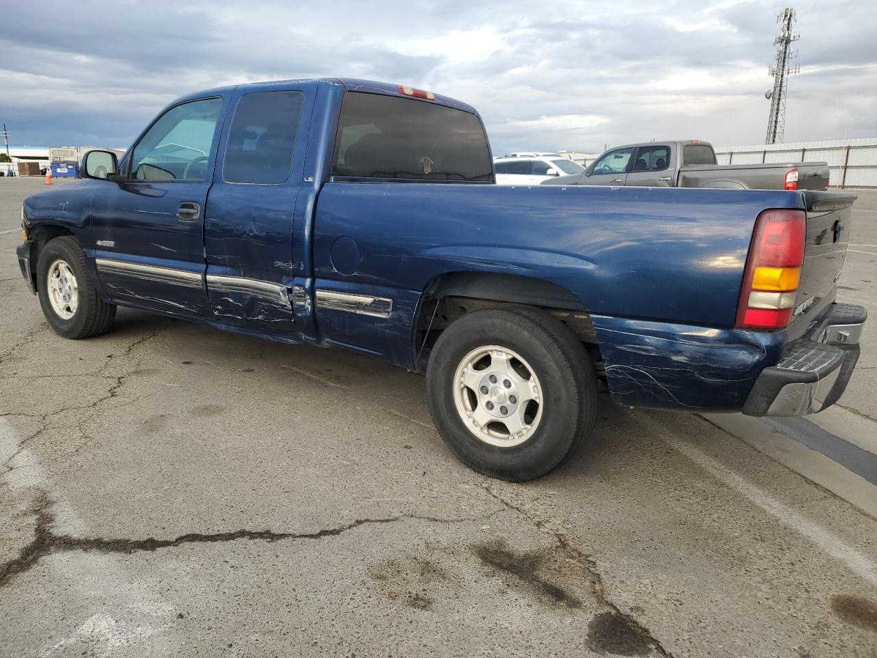 Image 2 of 2001 CHEVROLET SILVERADO C1500 2001 with VIN 2GCEC19V711111474
