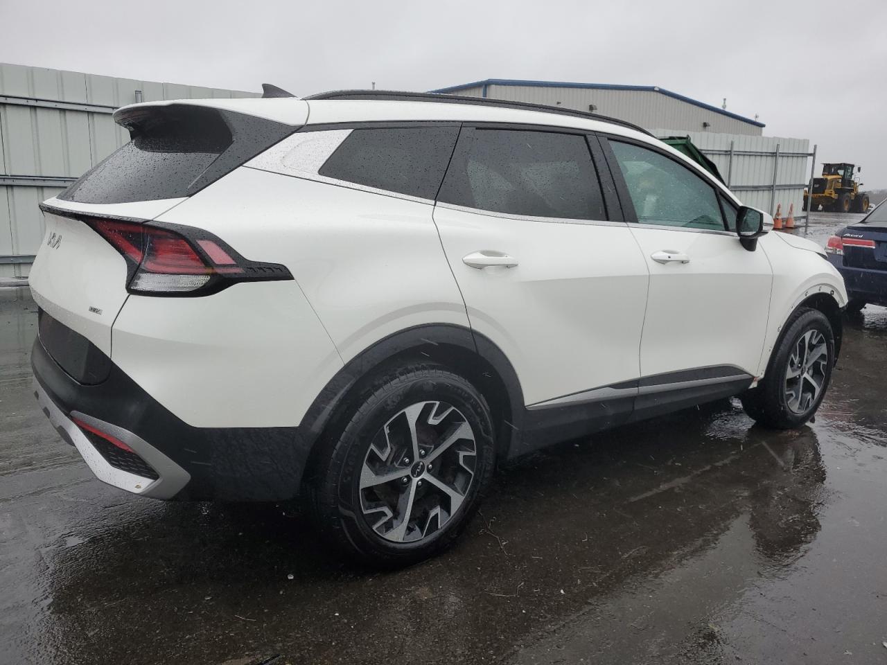 Image 3 of 2023 KIA SPORTAGE EX 2023 with VIN KNDPVCAG3P7041026