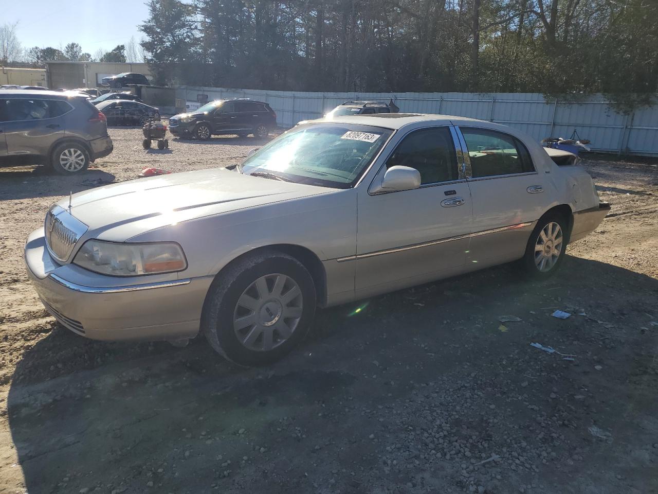 Obraz 1 z 2005 LINCOLN TOWN CAR SIGNATURE LIMITED 2005 z VIN 1LNHM82W75Y649578