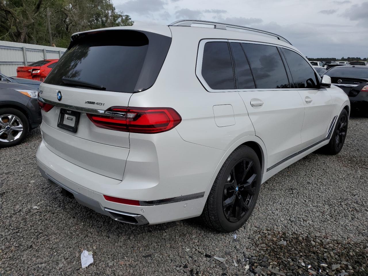Obraz 3 z 2022 BMW X7 XDRIVE40I 2022 z VIN 5UXCW2C00N9M57203