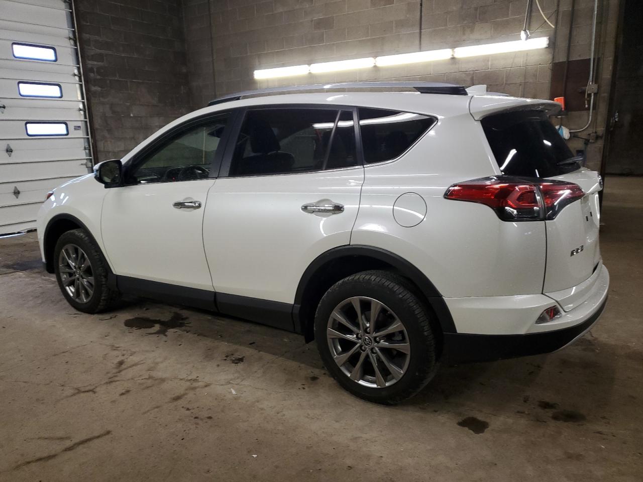 Image 2 of 2018 TOYOTA RAV4 LIMITED 2018 with VIN JTMDFREV6JJ747929
