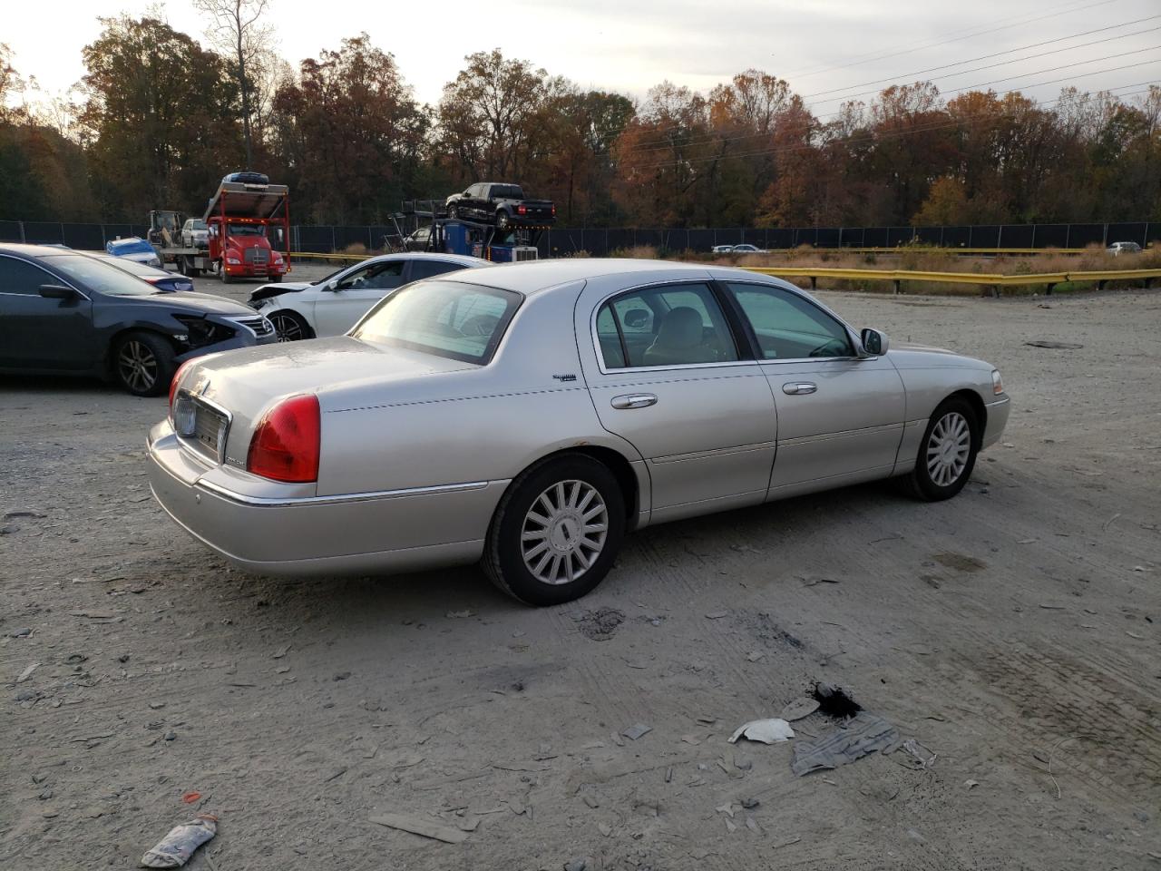 Obraz 3 z 2005 LINCOLN TOWN CAR SIGNATURE LIMITED 2005 z VIN 1LNHM82W55Y643598