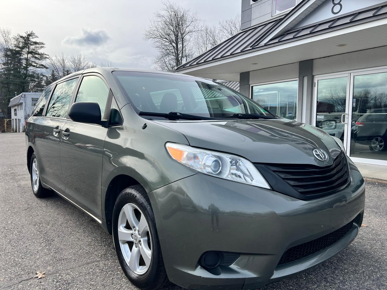 Image 1 of 2011 TOYOTA SIENNA  2011 with VIN 5TDZK3DC4BS004155