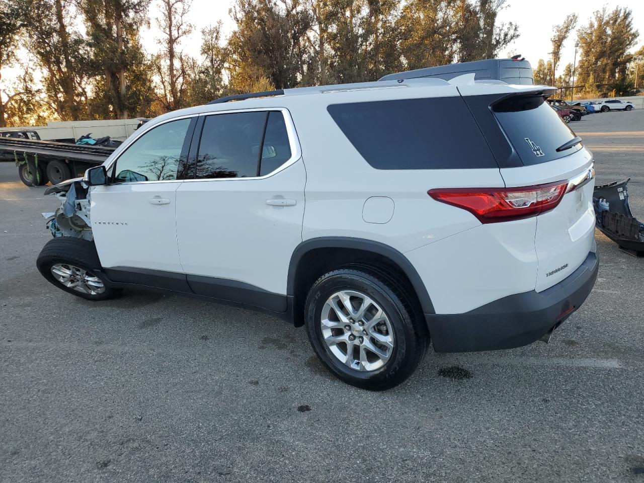 Obraz 2 z 2018 CHEVROLET TRAVERSE LT 2018 z VIN 1GNERGKW6JJ254711