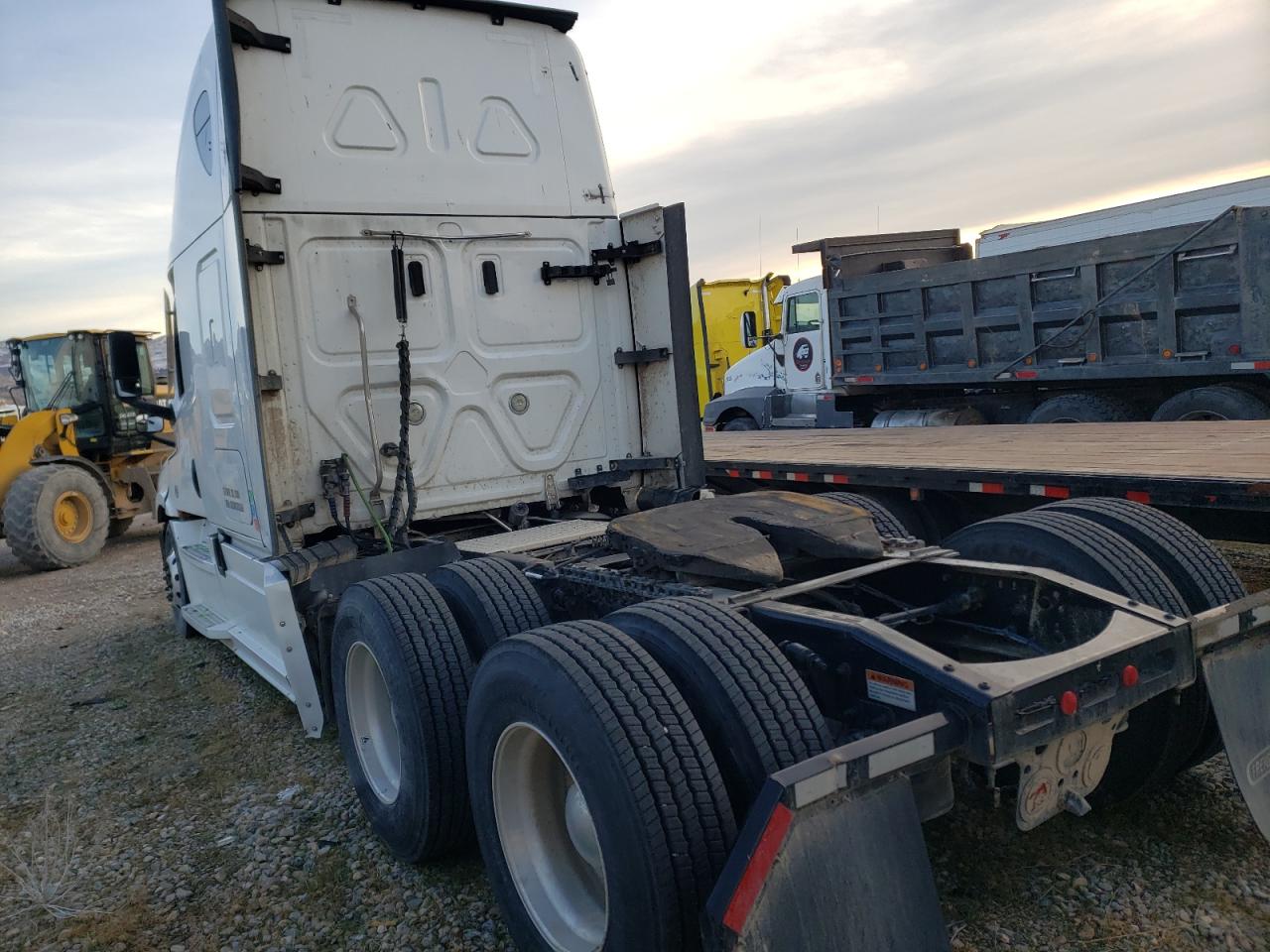 Image 3 of 2022 FREIGHTLINER CASCADIA 126  2022 with VIN 3AKJHHDR8NSMD0068