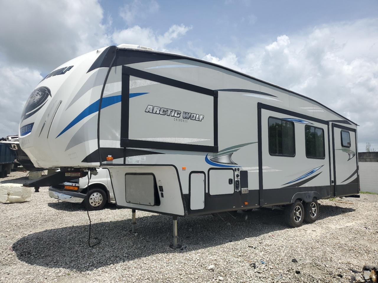 Obraz 2 z 2019 SALM TRAILER 2019 z VIN 5ZT3CKXB3K2703816