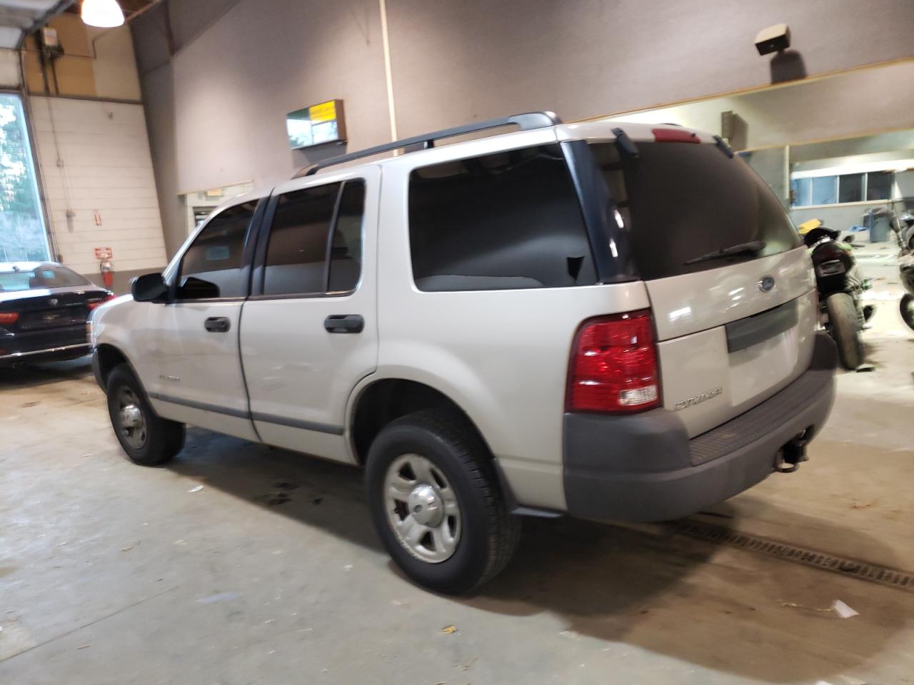 Image 2 of 2004 FORD EXPLORER XLS 2004 with VIN 1FMZU72K74UB63676