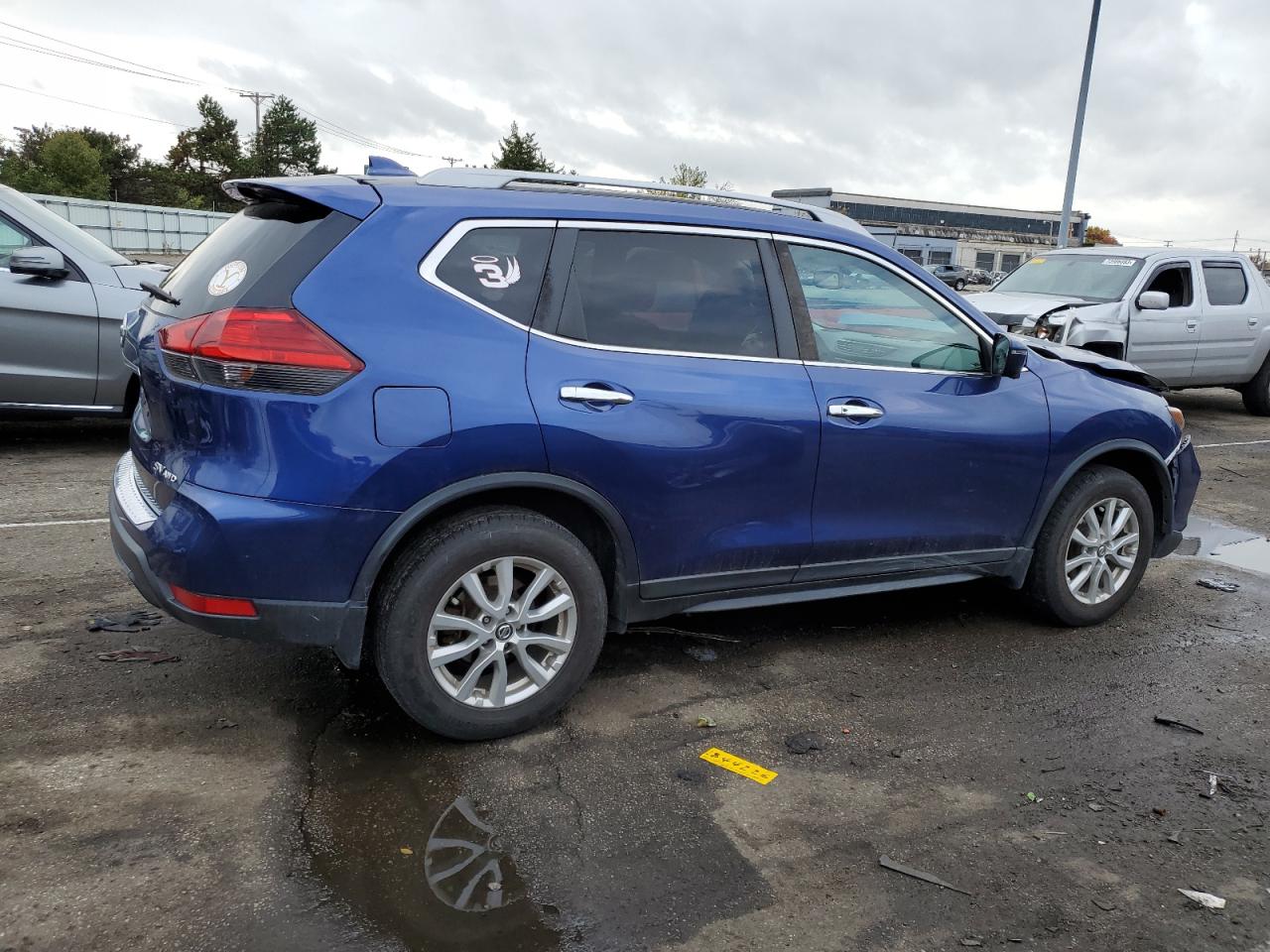 Image 3 of 2017 NISSAN ROGUE SV 2017 with VIN 5N1AT2MVXHC844226
