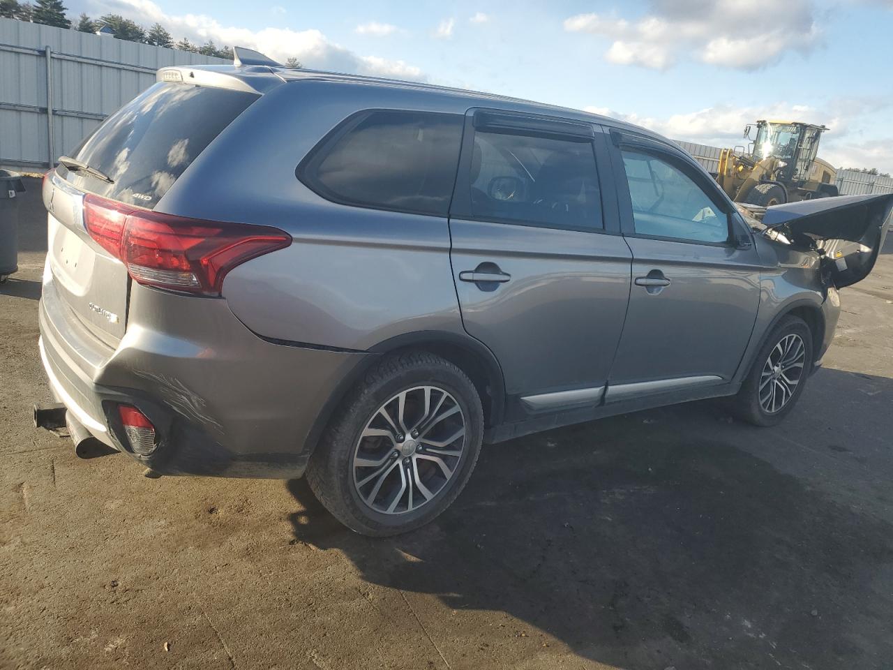 Image 3 of 2018 MITSUBISHI OUTLANDER SE 2018 with VIN JA4AZ3A35JZ056320