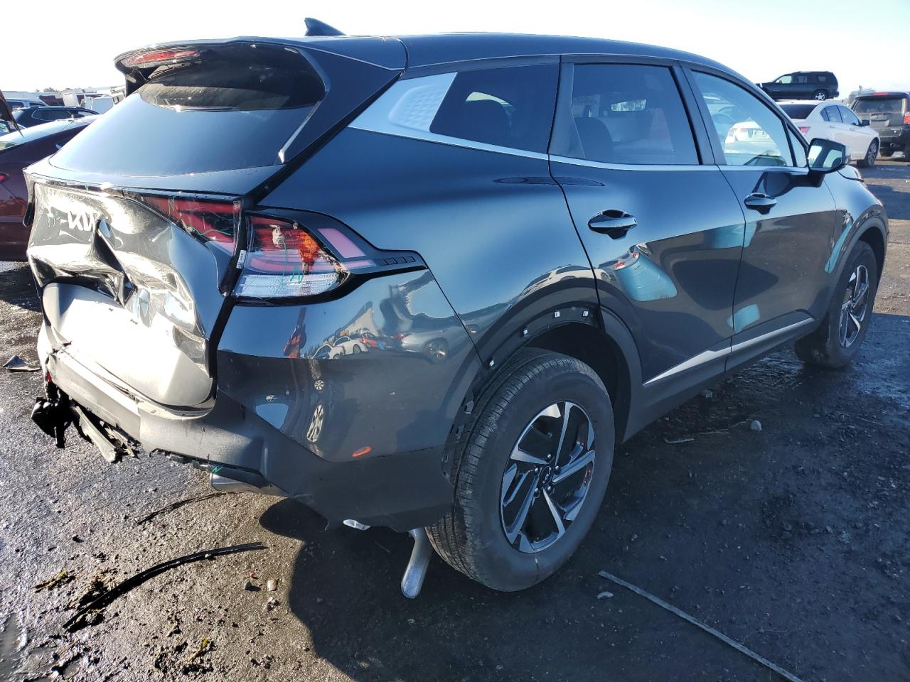 Изображение 3 2023 KIA SPORTAGE LX 2023 с VIN KNDPUCAG0P7045750