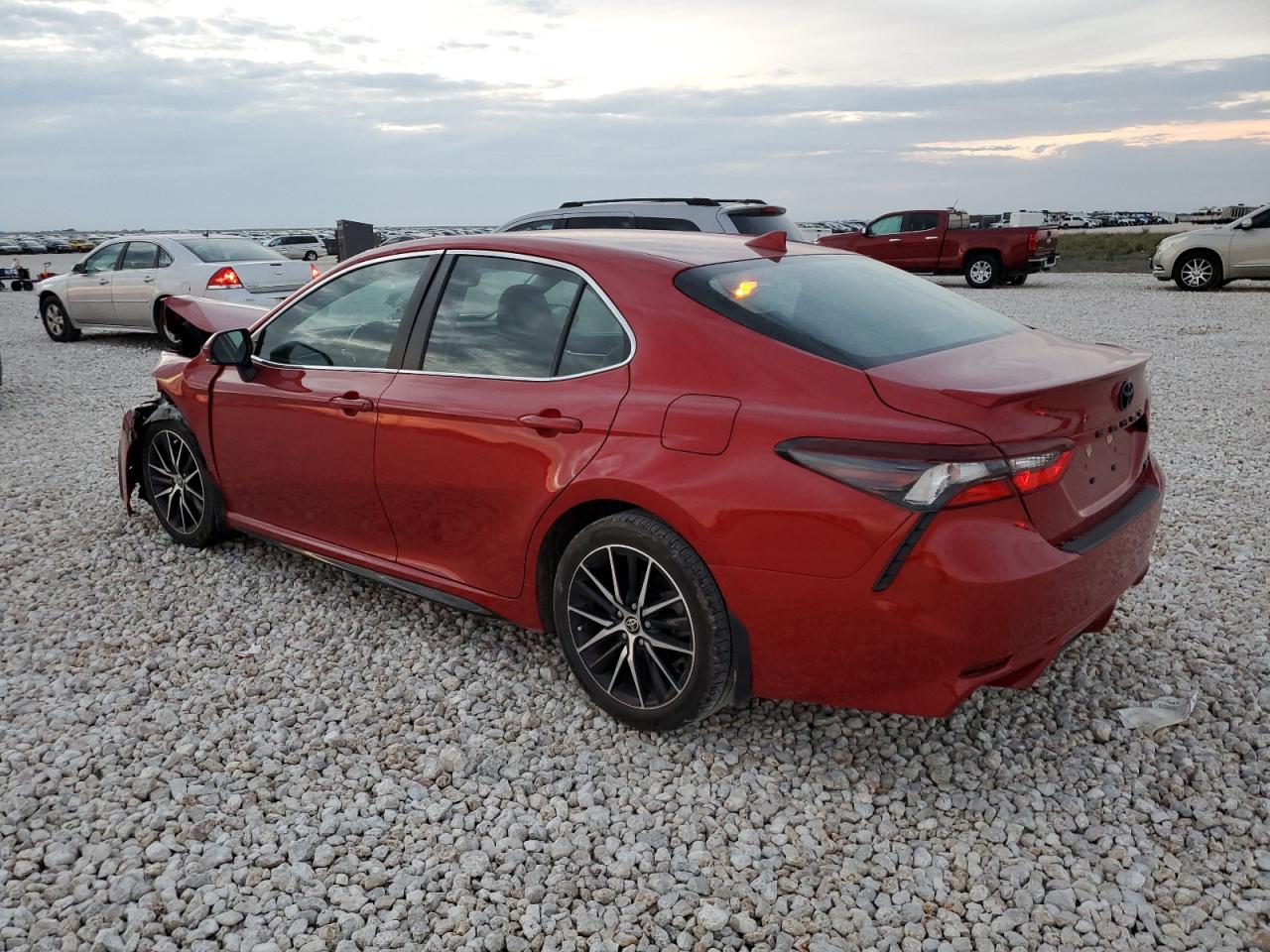 Obraz 2 z 2022 TOYOTA CAMRY SE 2022 z VIN 4T1G11AK2NU065252