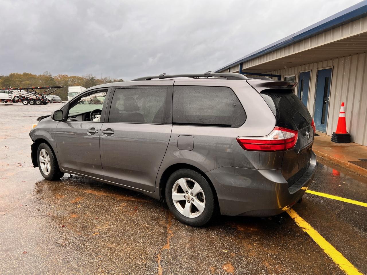 Изображение 2 2015 TOYOTA SIENNA LE 2015 с VIN 5TDKK3DC0FS551298