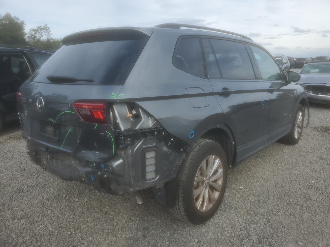 Изображение 3 2018 VOLKSWAGEN TIGUAN S 2018 с VIN 3VV1B7AXXJM073881