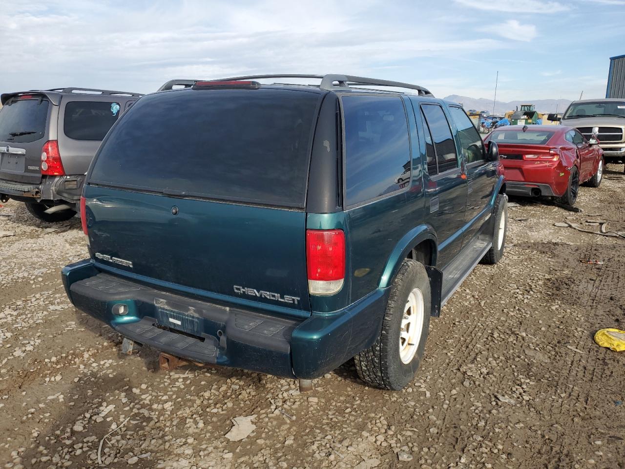 Image 3 of 1998 CHEVROLET BLAZER  1998 with VIN 1GNDT13W0WK121081