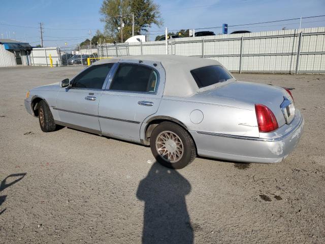 Image 2 of 2000 LINCOLN TOWN CAR SIGNATURE 2000 with VIN 1LNHM82W3YY864380