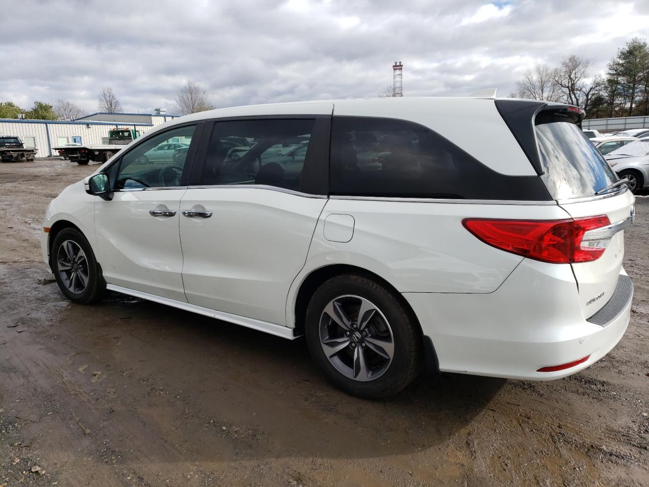Изображение 2 2018 HONDA ODYSSEY TOURING 2018 с VIN 5FNRL6H88JB045685