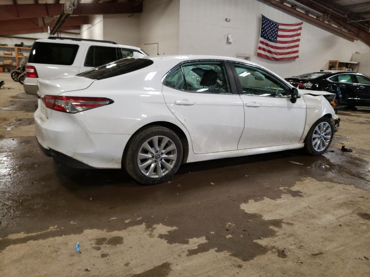 Obraz 3 z 2020 TOYOTA CAMRY LE 2020 z VIN 4T1C11AK8LU306100