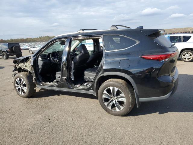 Obraz 2 z 2021 TOYOTA HIGHLANDER XLE 2021 z VIN 5TDHZRBH4MS122475