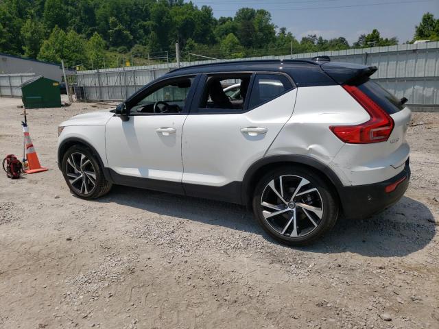 Image 2 of 2021 VOLVO XC40 T5 R-DESIGN 2021 with VIN YV4162UM7M2452014