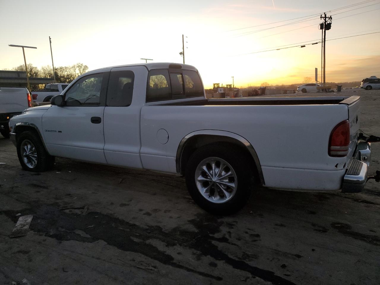 Image 2 of 2000 DODGE DAKOTA  2000 with VIN 1B7GL22X7YS776895