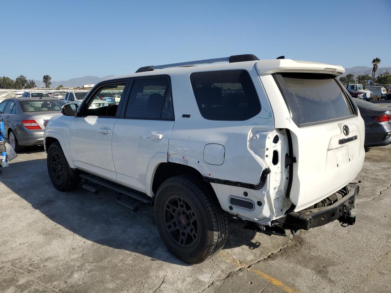 Obraz 2 z 2022 TOYOTA 4RUNNER SR5 2022 z VIN JTEFU5JR6N5262491