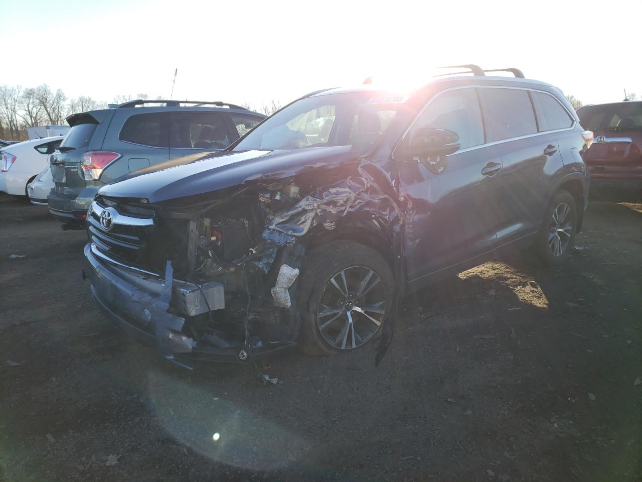 Image 1 of 2016 TOYOTA HIGHLANDER XLE 2016 with VIN 5TDJKRFH2GS265168