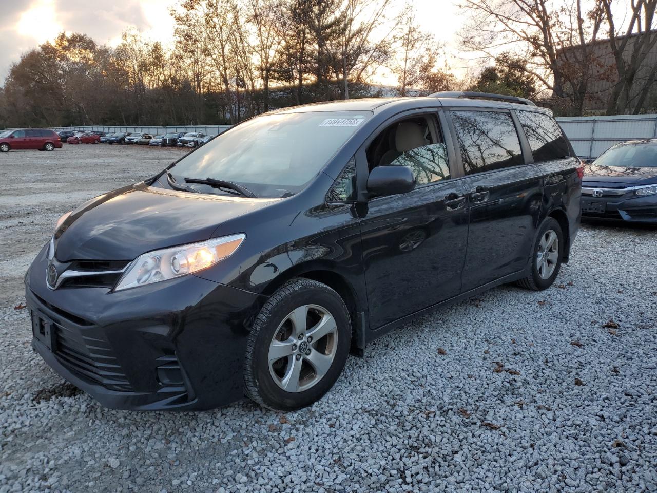 2019 TOYOTA SIENNA LE 2019 image
