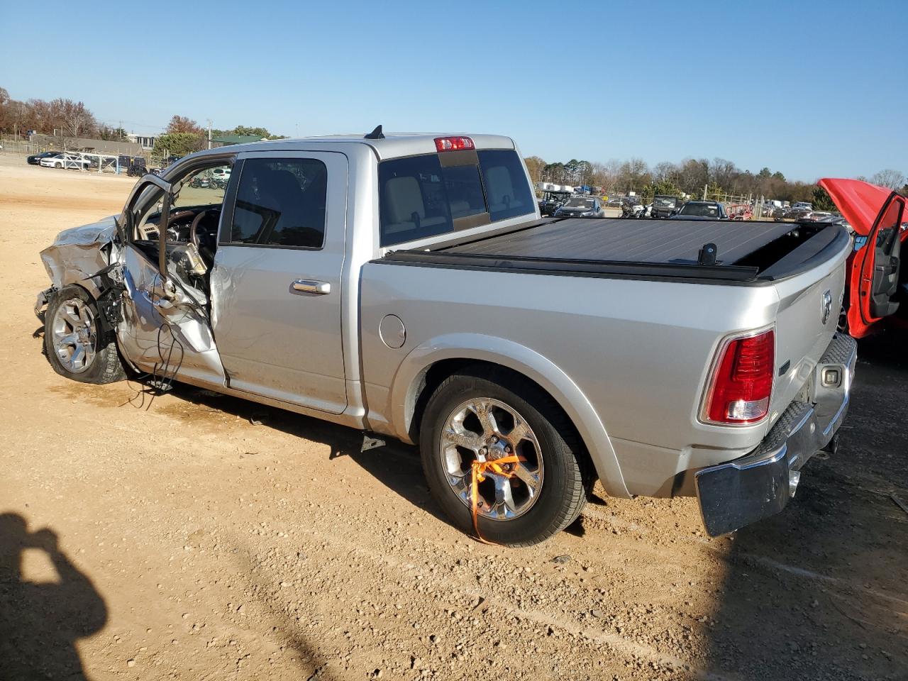 Obraz 2 z 2016 RAM 1500 LARAMIE 2016 z VIN 1C6RR7NT3GS229643