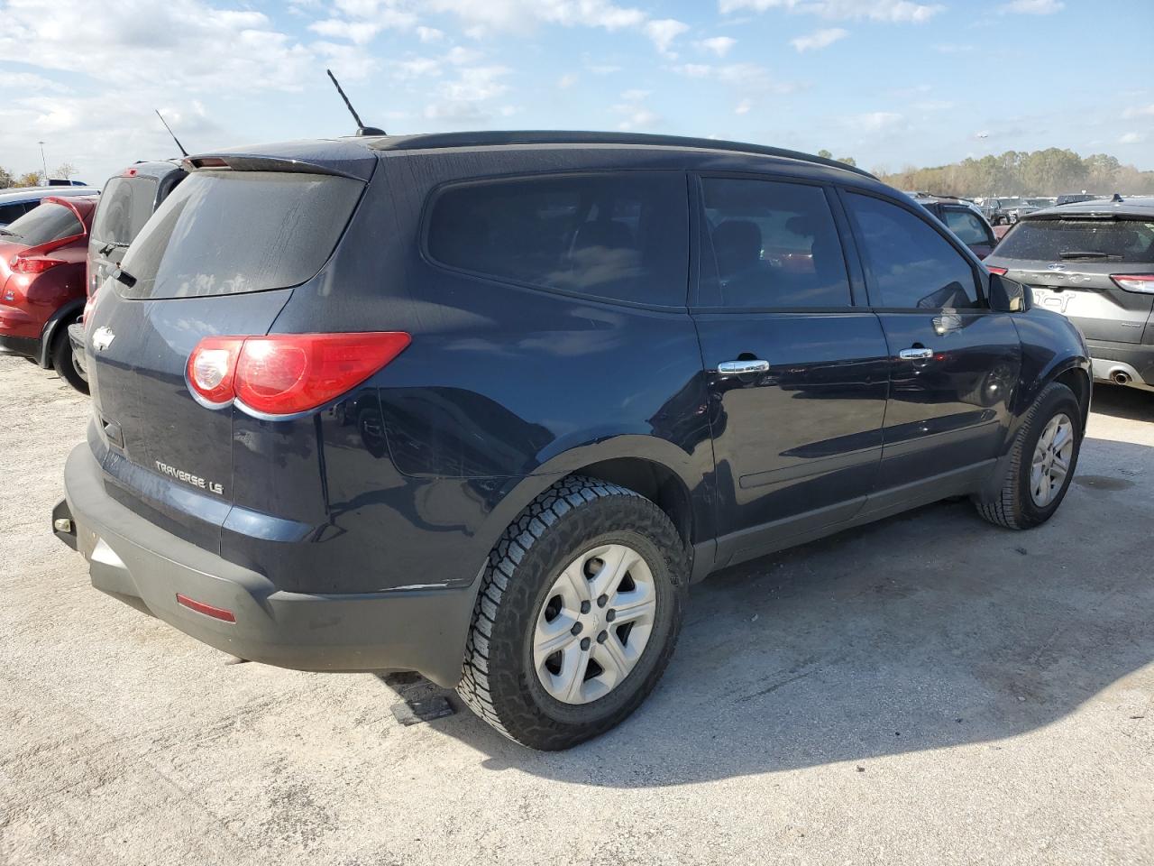 Изображение 3 2012 CHEVROLET TRAVERSE LS 2012 с VIN 1GNKVFED9CJ306080