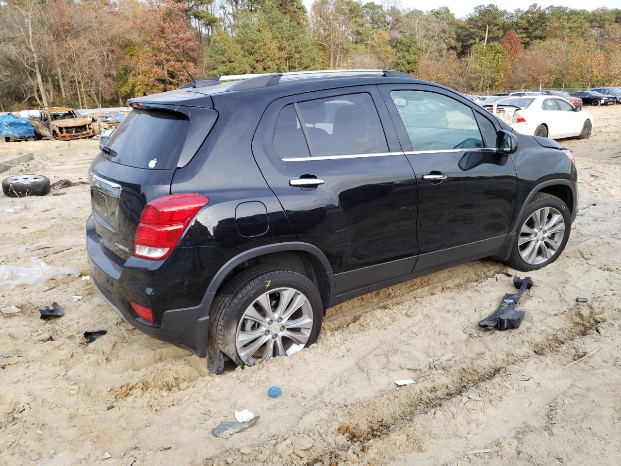 Image 3 of 2019 CHEVROLET TRAX PREMIER 2019 with VIN 3GNCJRSB5KL371410