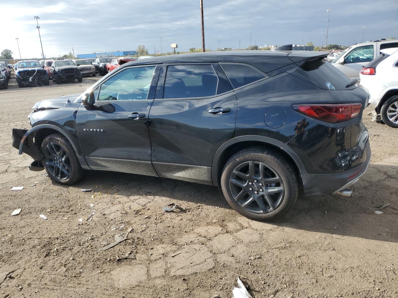 Изображение 2 2023 CHEVROLET BLAZER 2LT 2023 с VIN 3GNKBHR42PS170880