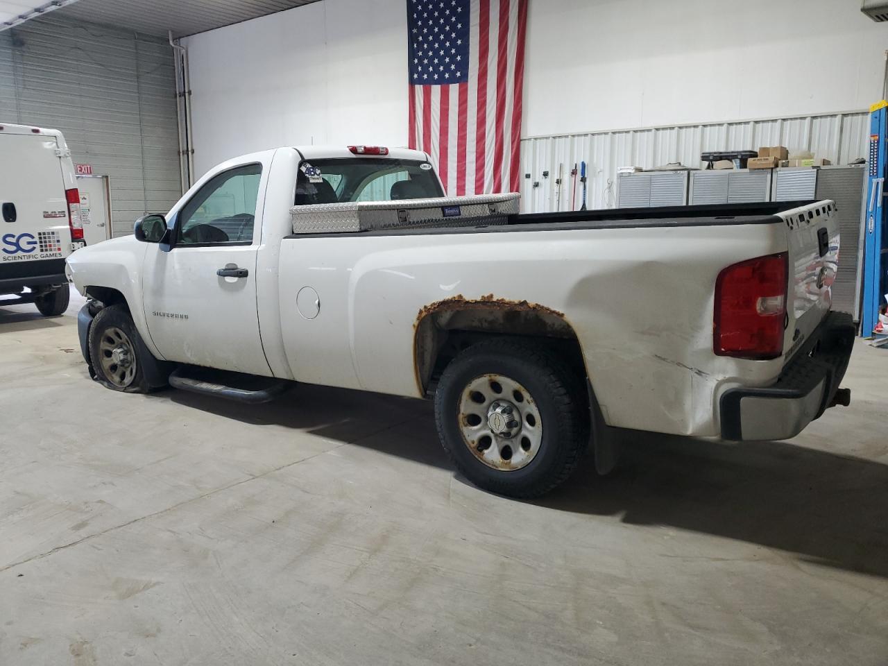Obraz 2 z 2010 CHEVROLET SILVERADO C1500 2010 z VIN 1GCPCPEXXAZ160095