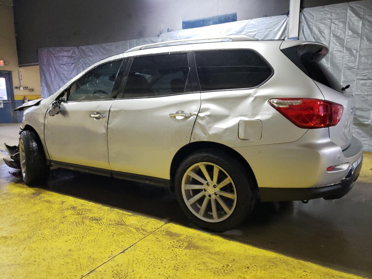 Изображение 2 2018 NISSAN PATHFINDER S 2018 с VIN 5N1DR2MM7JC644218